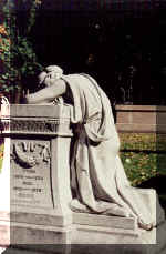 MontRoyal--classic_weeping.JPG (47714 bytes)