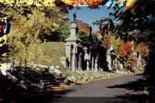 images/MontRoyal--tombs.JPG (61861 bytes)